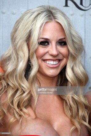 amateur Photo Taryn Terrell Fantastic Smile And Huge Bust