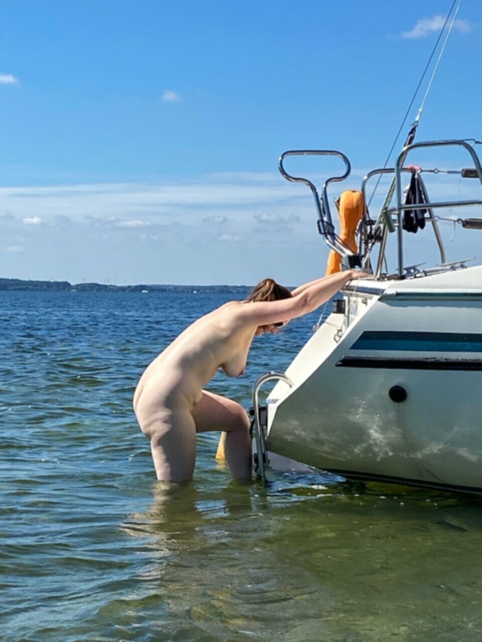 https://static-sg-cdn.eporner.com/gallery/MV/ML/n0Ea7haMLMV/13400648-naked-boat-party.jpg