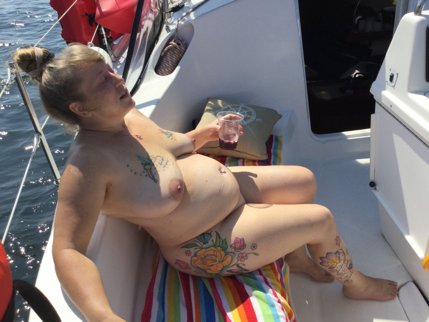 https://static-sg-cdn.eporner.com/gallery/MV/ML/n0Ea7haMLMV/13400669-naked-boat-party.jpg