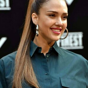 amateur Photo Jessica Alba Smiling And Showing Her Beautiful Teeth