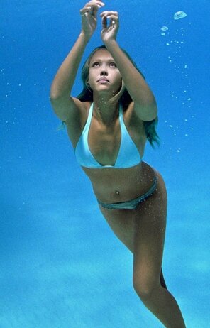 amateur Photo Jessica Alba Underwater Bikini