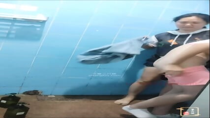 戏水游泳馆女宾换衣淋浴室内部真实曝光 环肥燕瘦各种身材小姐姐靓丽胴体 01 - EPORNER