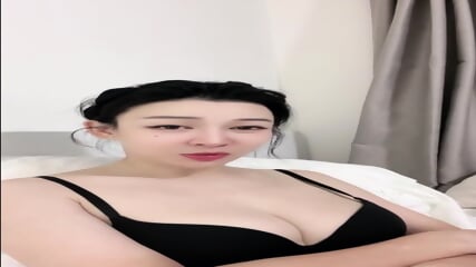 【女王很饿】大白奶美御姐！浴火超强每晚道具疯狂抽插秀_6 - EPORNER
