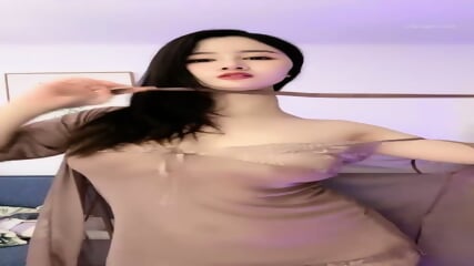 高中生_萝莉_抖音_主播_【球球妹】巨乳肥臀骚女神抖奶自慰道具狂插!上帝视角_半糖直播_4 - EPORNER