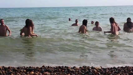 Group Nudist Enjoy Beach - EPORNER